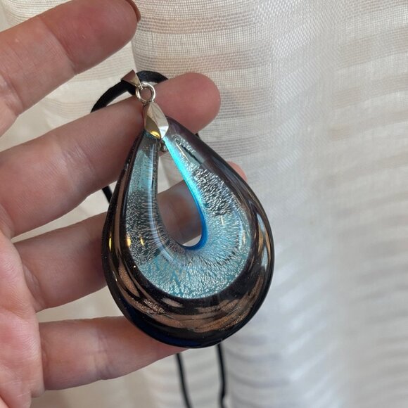 Blue Artisan Art Glass Handmade Pendant and Cream Floral Pendant Necklace Set - Picture 5 of 10